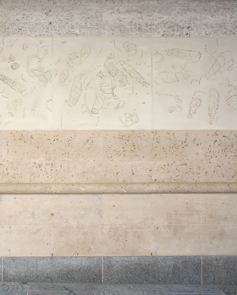 Green Park Station wall showing contrasting Portland stone types and finishes.